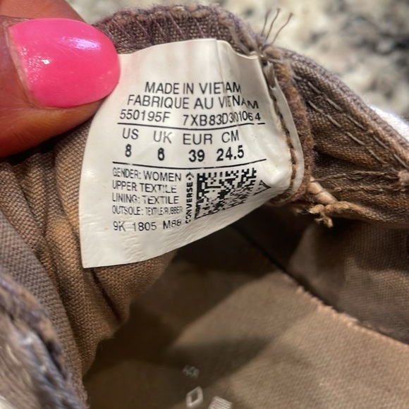 Chuck Taylor Converse - Picture 4 of 8